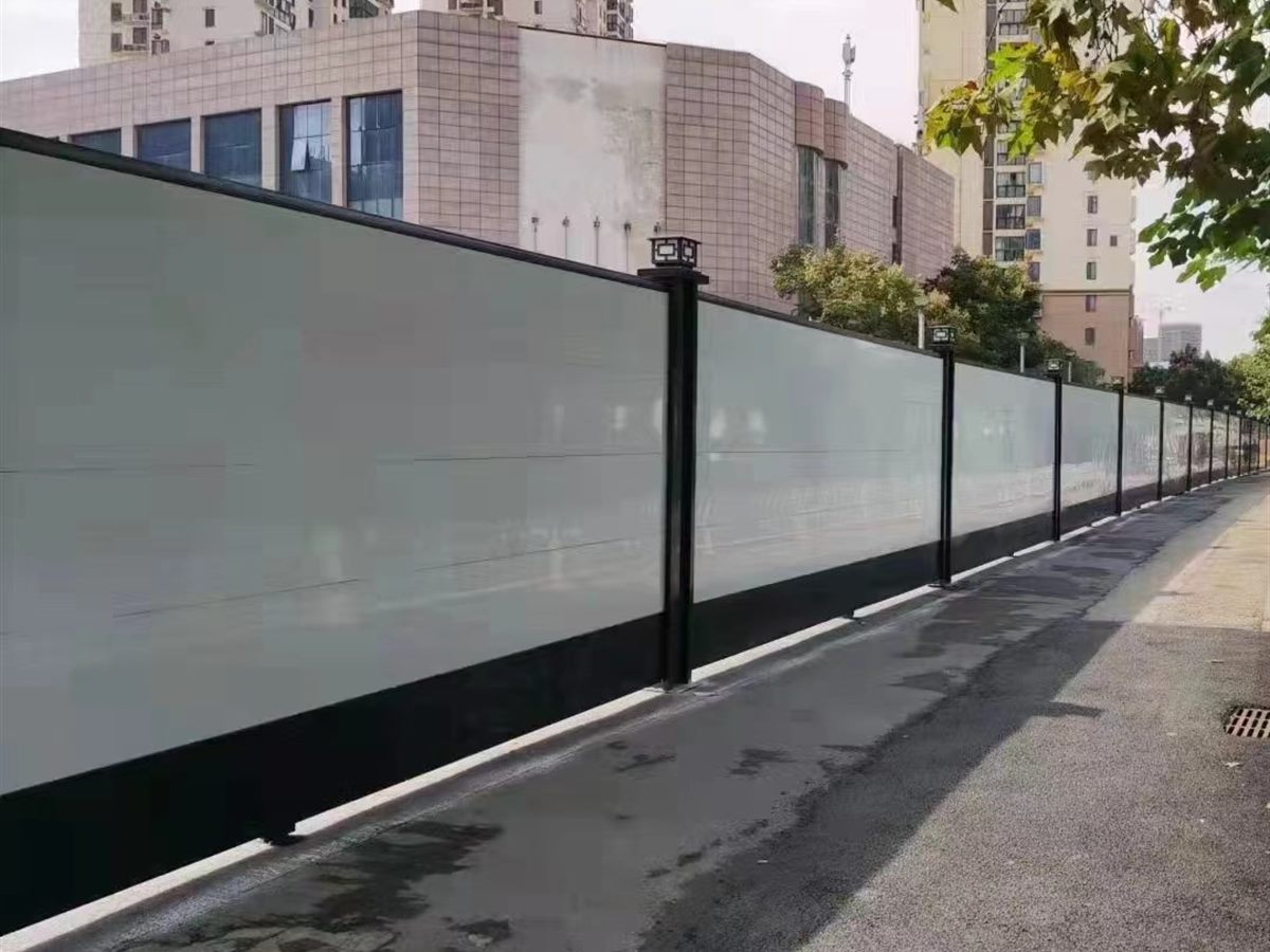 沿市政道路架设的市政围挡连续段