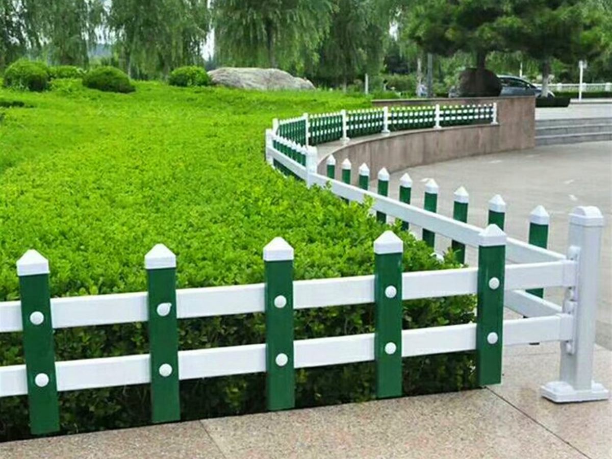 Planter railing section detail with rails and vertical bars (thumbnail 3)